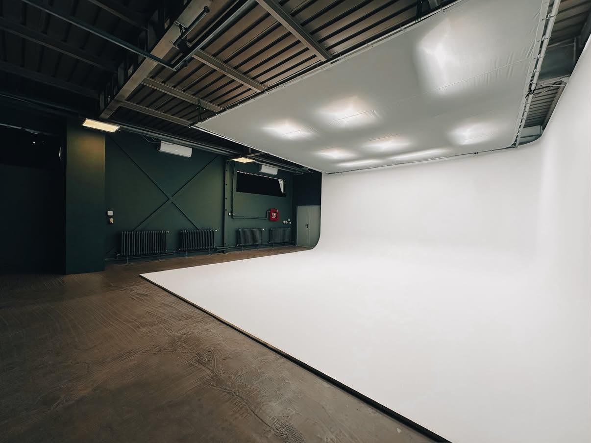 The white cyclorama at Gana Studio